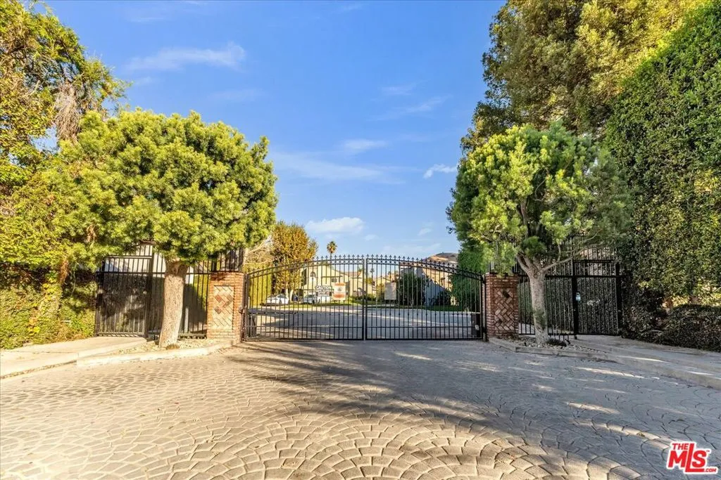 5196 Brian Lane, Encino, California 91436 home-pic-37